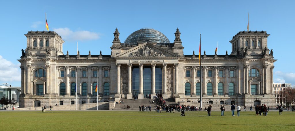 Berlin_reichstag_-min